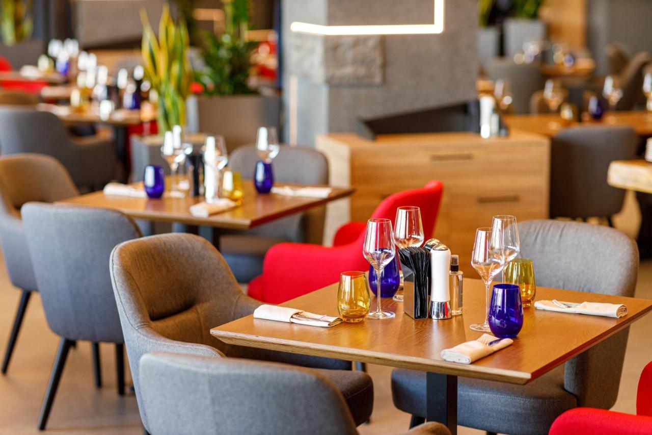 Qosmo Brasov Hotel ภายนอก รูปภาพ