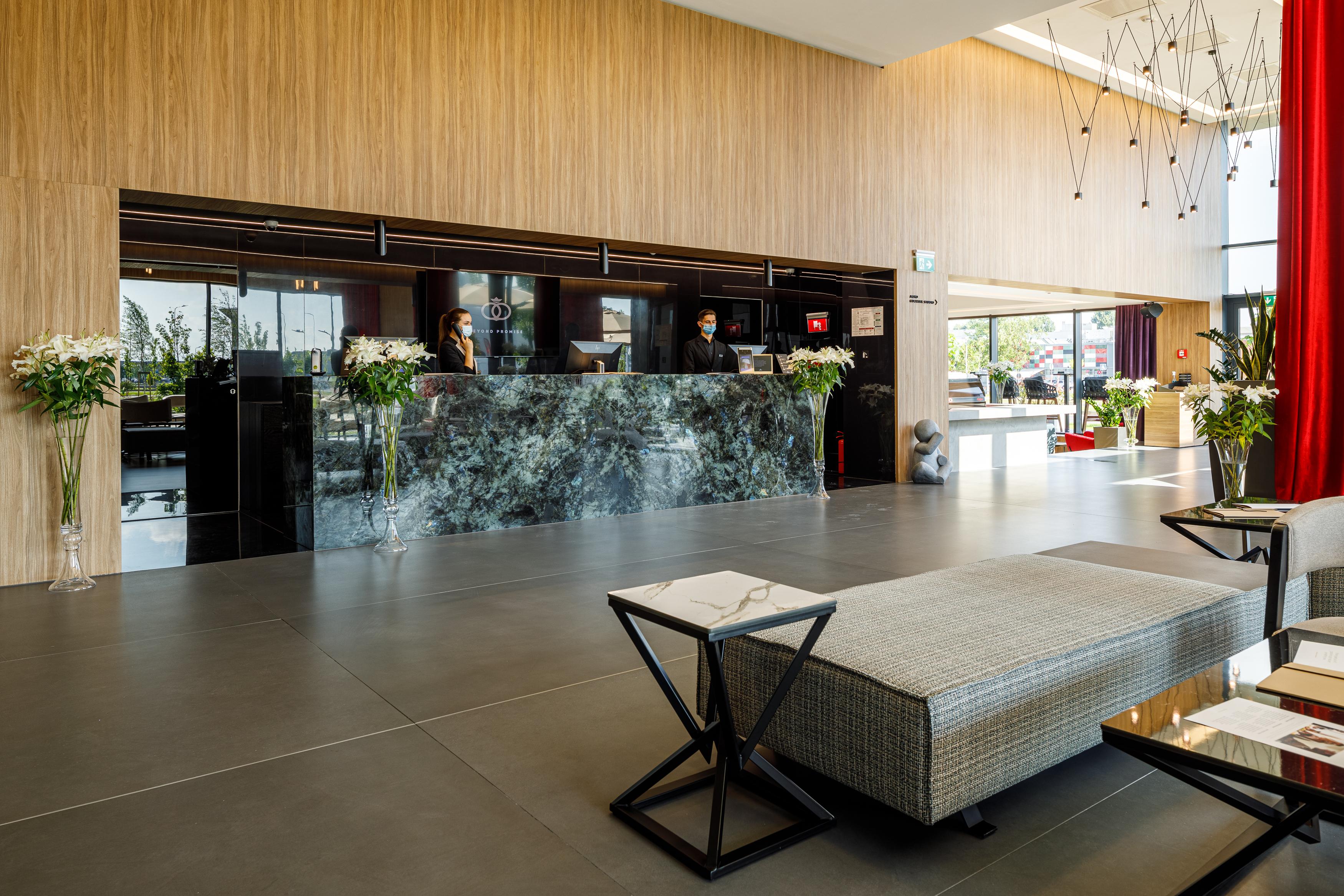 Qosmo Brasov Hotel ภายนอก รูปภาพ