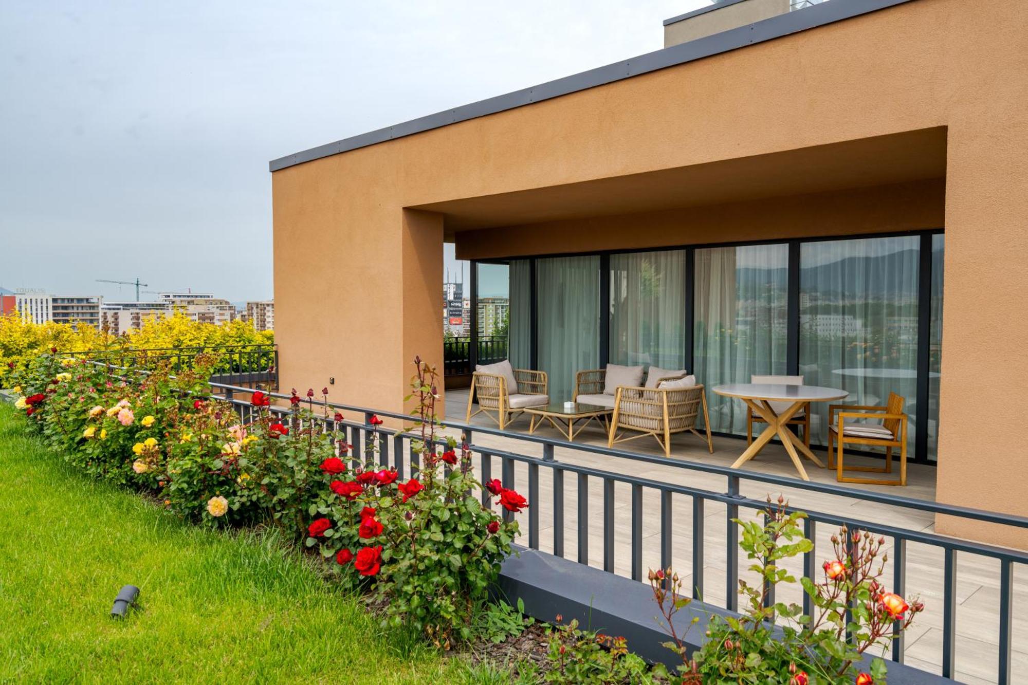 Qosmo Brasov Hotel ภายนอก รูปภาพ