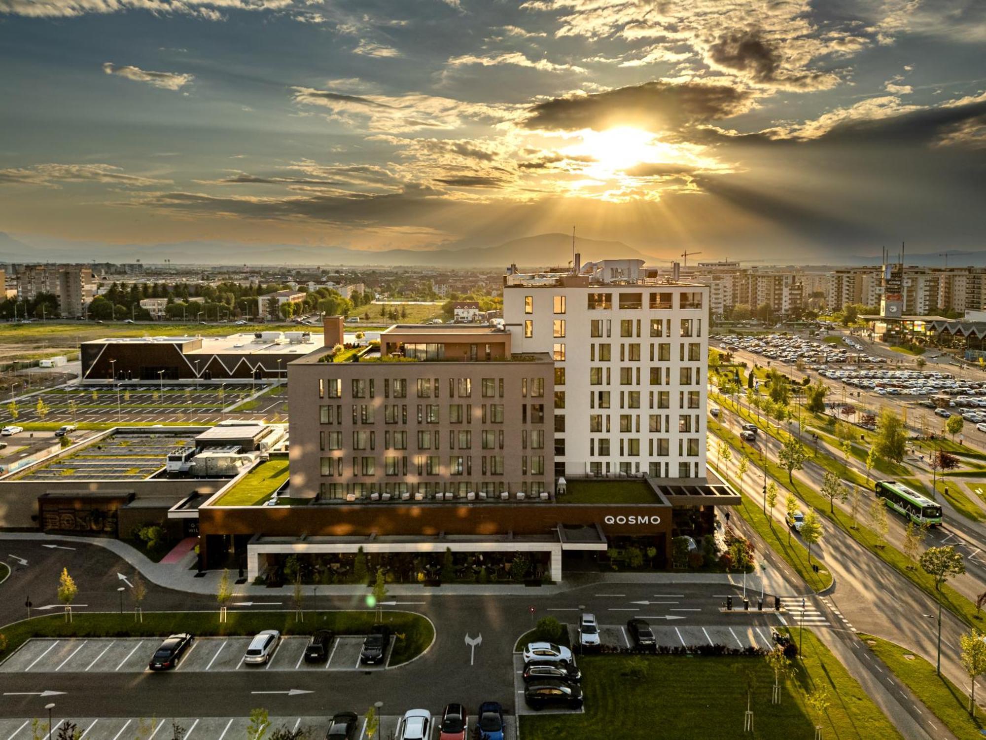 Qosmo Brasov Hotel ภายนอก รูปภาพ