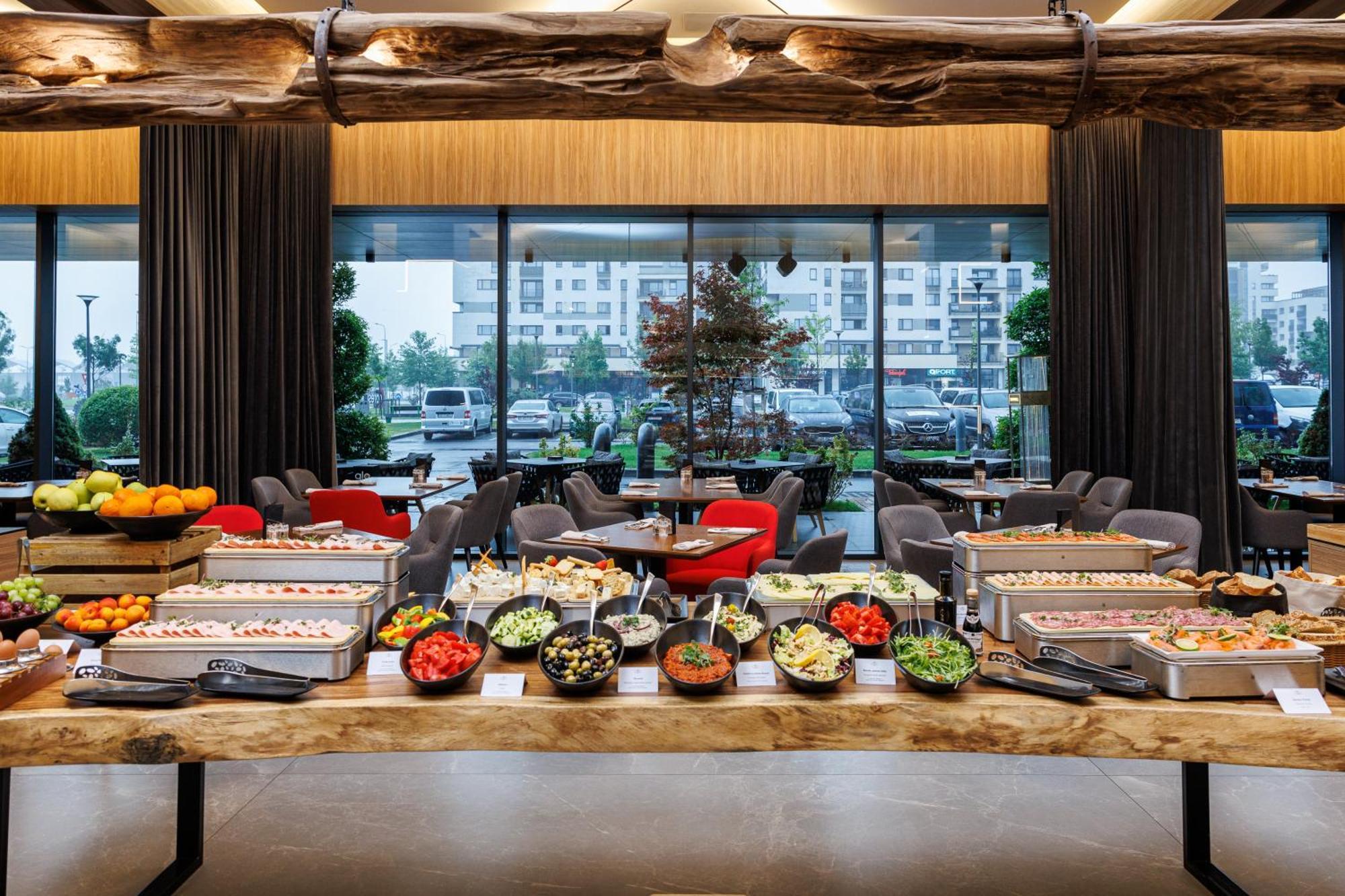 Qosmo Brasov Hotel ภายนอก รูปภาพ